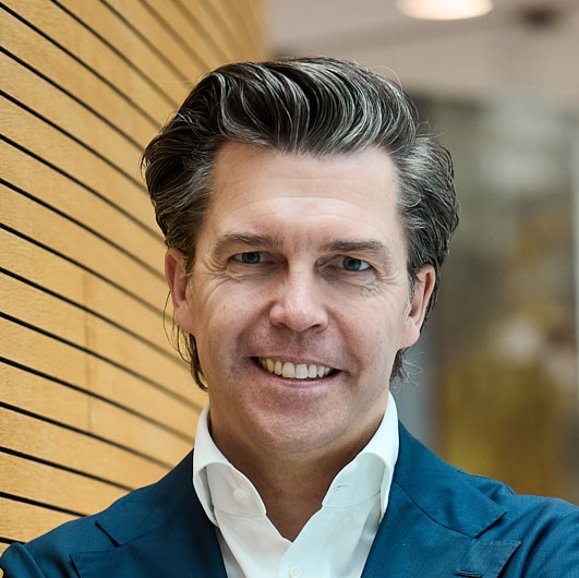 Dr Thomas Gniadek